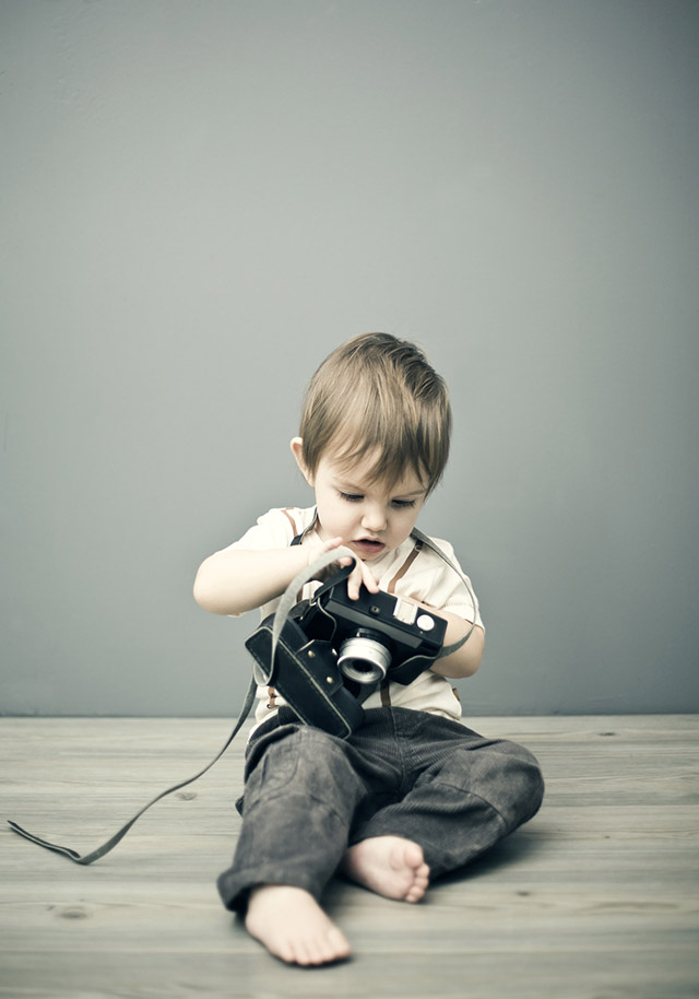 Junge mit Kamara