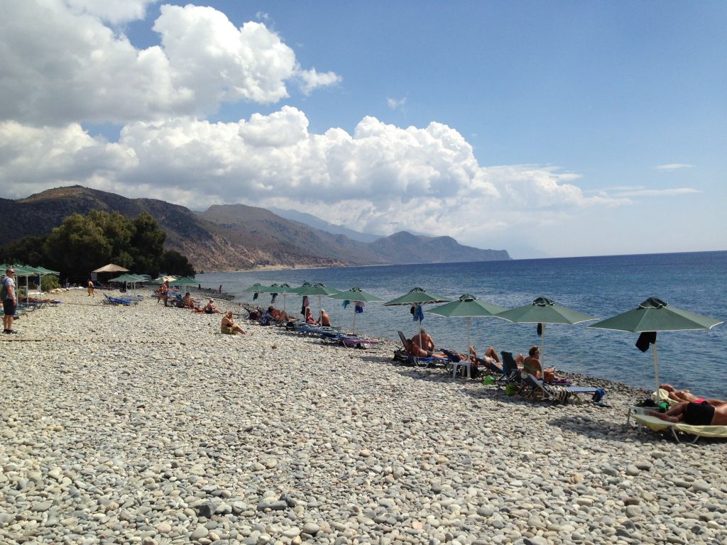 Strand mit Sonnenschirmen auf Kreta